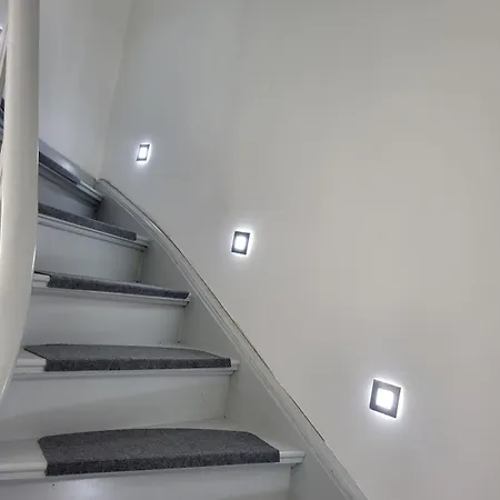 Monteur Mitten In Lejlighed *